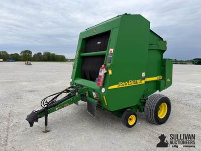 John Deere 567 Round Baler
