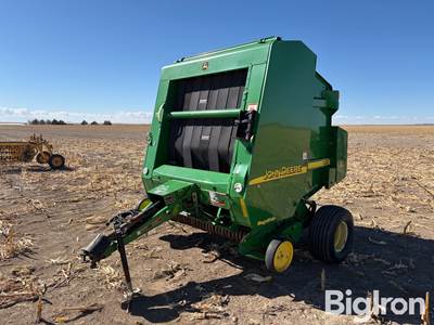 John Deere 567 Mega Wide Round Baler