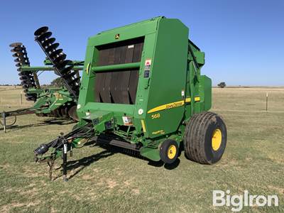 John Deere 568 Round Baler