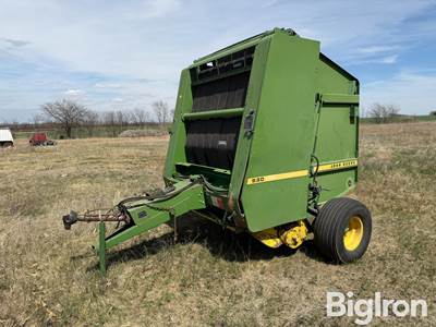 John Deere 630 Round Baler