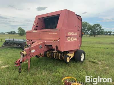 New Holland 664 Round Baler