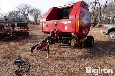 2008 New Holland BR7090 Round Baler w/Kicker