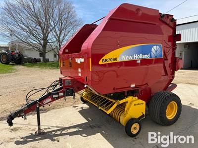 New Holland BR7090 Round Baler