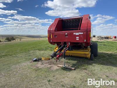 2013 New Holland BR7090 Specialty Crop Round Baler