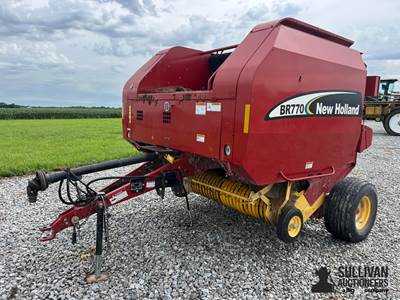 New Holland BR770 Round Baler