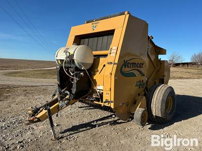 2011 Vermeer 605 Super M Round Baler