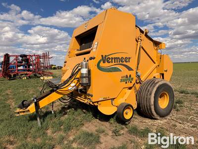 2012 Vermeer 605 Super M Round Baler