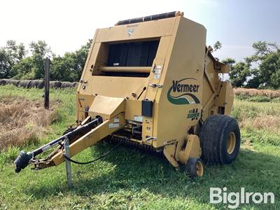 Vermeer 605SM Round Bailer