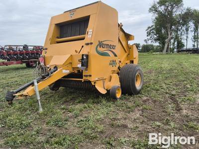 Vermeer Super M 605 Round Baler