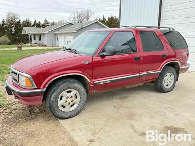 1997 Chevrolet Blazer 4x4 Sport Utility Vehicle