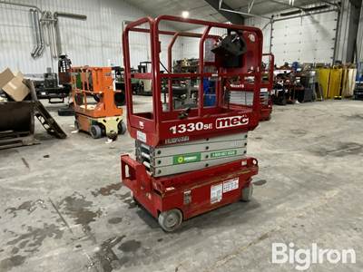 2017 MEC 1330SE Micro Slim Electric Self-Propelled Scissor Lift