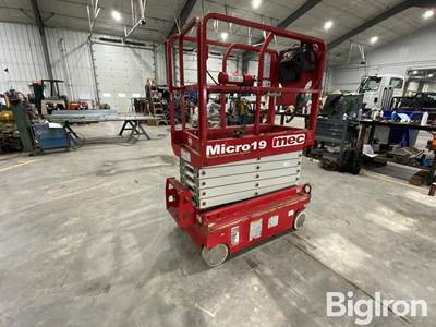 2015 MEC 19 Micro Slim Electric Self-Propelled Scissor Lift