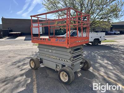 SkyJack 6832 Scissor Lift