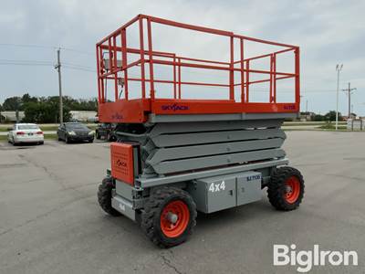 Skyjack SJ7135 4x4 Rough Terrain Scissor Lift