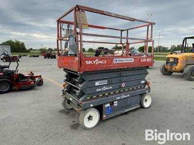 Skyjack SJIII 4632 Electric Self-Propelled Scissor Lift