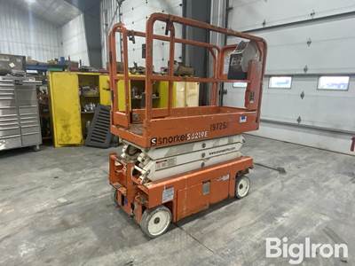 2017 Snorkel S3219E Electric Self-Propelled Scissor Lift