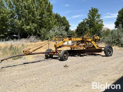 Caterpillar Pull Behind Grader