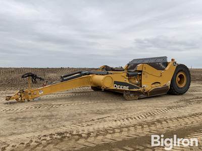2020 John Deere 2412E Pull-Type Scraper