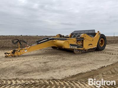 2020 John Deere 2412E Pull-Type Scraper