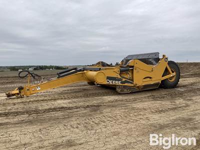2020 John Deere 2412E Pull-Type Scraper