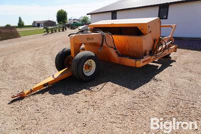 1982 Rowse 700 8' Pull-Type Scraper