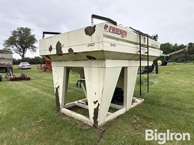 Friesen 240 Bulk Seed Tender