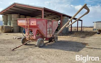 Lundell 1290 300-Bu Gravity Wagon w/Seed Auger