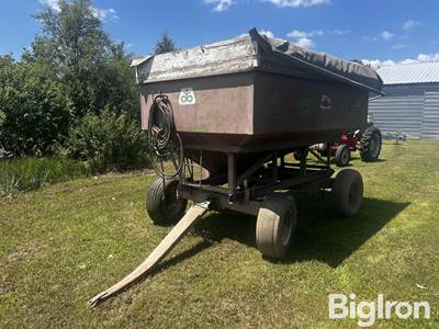 300-Bu Gravity Wagon w/Sudenga Hydraulic Auger