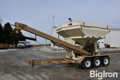 Unverferth Seed Runner 3750 Tri/A Seed Tender