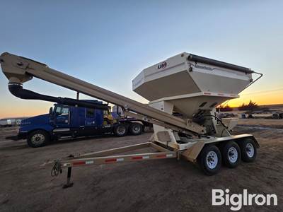 2014 Unverferth SeedRunner 3750 Tri/A Seed Tender