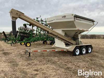 Unverferth SeedRunner 3750 Tri/A Seed Tender