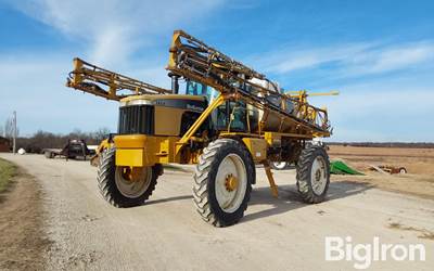 Ag-Chem RoGator 1264 Self-Propelled Sprayer