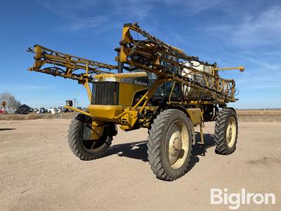 Ag-Chem RoGator 1254 Self-Propelled Sprayer