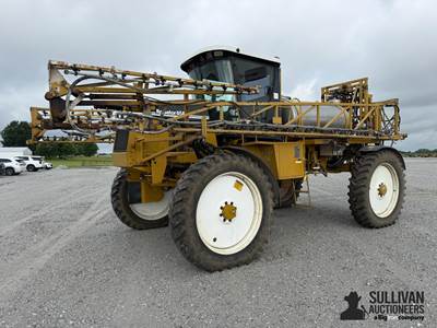 Ag-Chem Rogator 854 Self-Propelled Sprayer