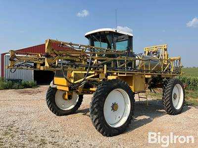 Ag-Chem RoGator 854 Self-Propelled Sprayer