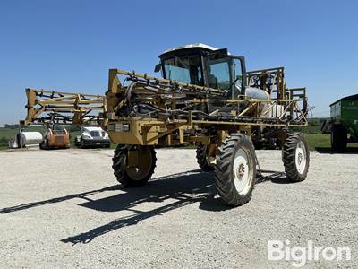 Ag-Chem RoGator 554 Self-Propelled Sprayer