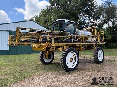 Ag-Chem RoGator 554 Self-Propelled Sprayer