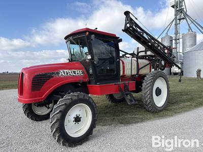 2000 Apache 560 Self-Propelled Sprayer