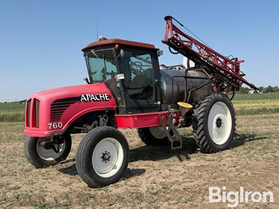 2000 Apache 760 Self-Propelled Sprayer