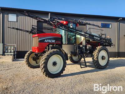 2006 Apache AS1010 Self-Propelled Sprayer