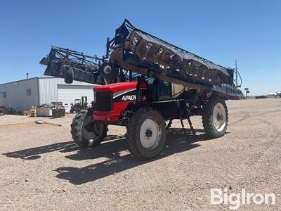 2006 Apache AS1010 Self-Propelled Sprayer