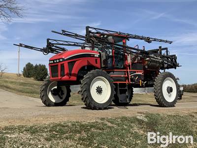 2012 Apache AS720 Self-Propelled Sprayer