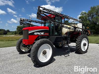 2005 Apache AS850 Self Propelled Sprayer