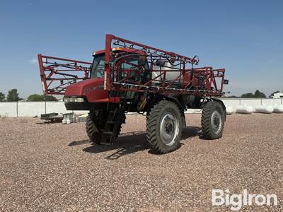2009 Case IH 3320 self-propelled sprayer