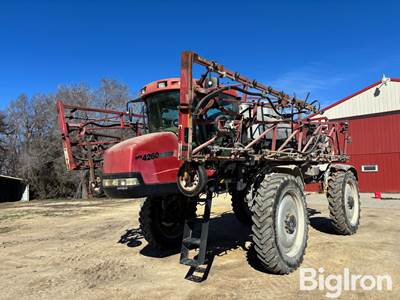 2002 Case IH SPX4260 Self-Propelled Sprayer
