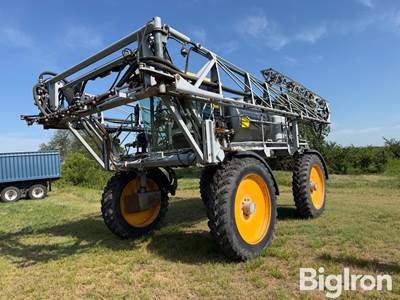 2004 Hagie STS 10 Self-Propelled Sprayer