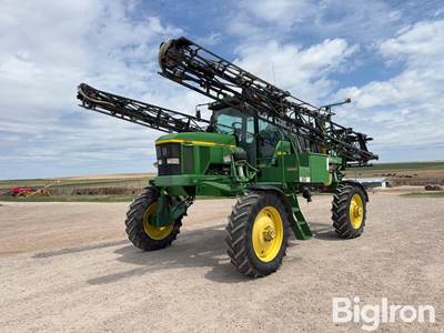 John Deere 4700 Self-Propelled Sprayer