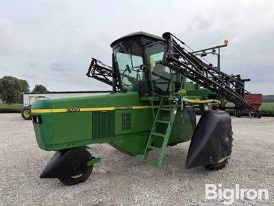 2006 John Deere 6700 Self-Propelled Sprayer