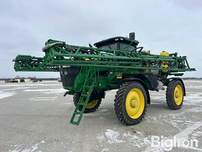 2015 John Deere R4038 Self-Propelled Sprayer