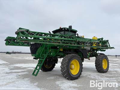 2017 John Deere R4038 Self-Propelled Sprayer